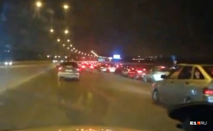 Желающих попасть на концерт оказалось слишком много Желающих попасть на концерт оказалось слишком много