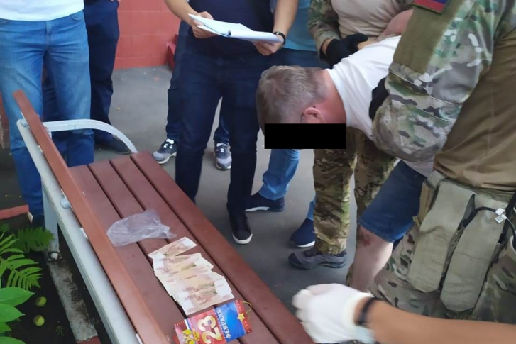 Сотрудника УФСИН поймали в одном из самарских дворов Сотрудника УФСИН поймали в одном из самарских дворов