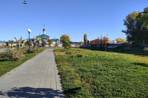 Неприятный запах горожане почуяли на остановке «Авангард» Неприятный запах горожане почуяли на остановке «Авангард»