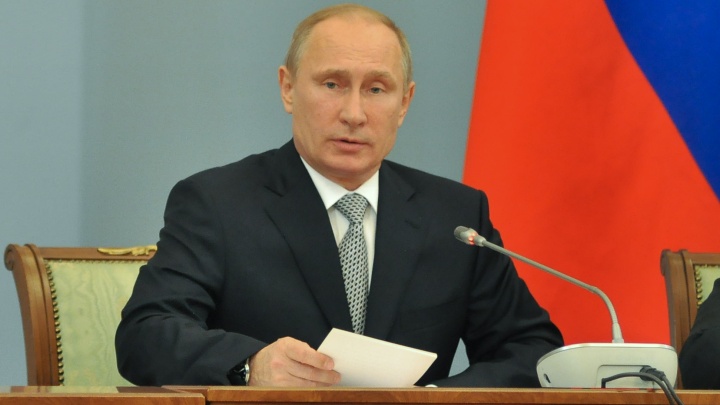 Владимир Путин подписал закон о фейковых новостях и неуважении к властям
