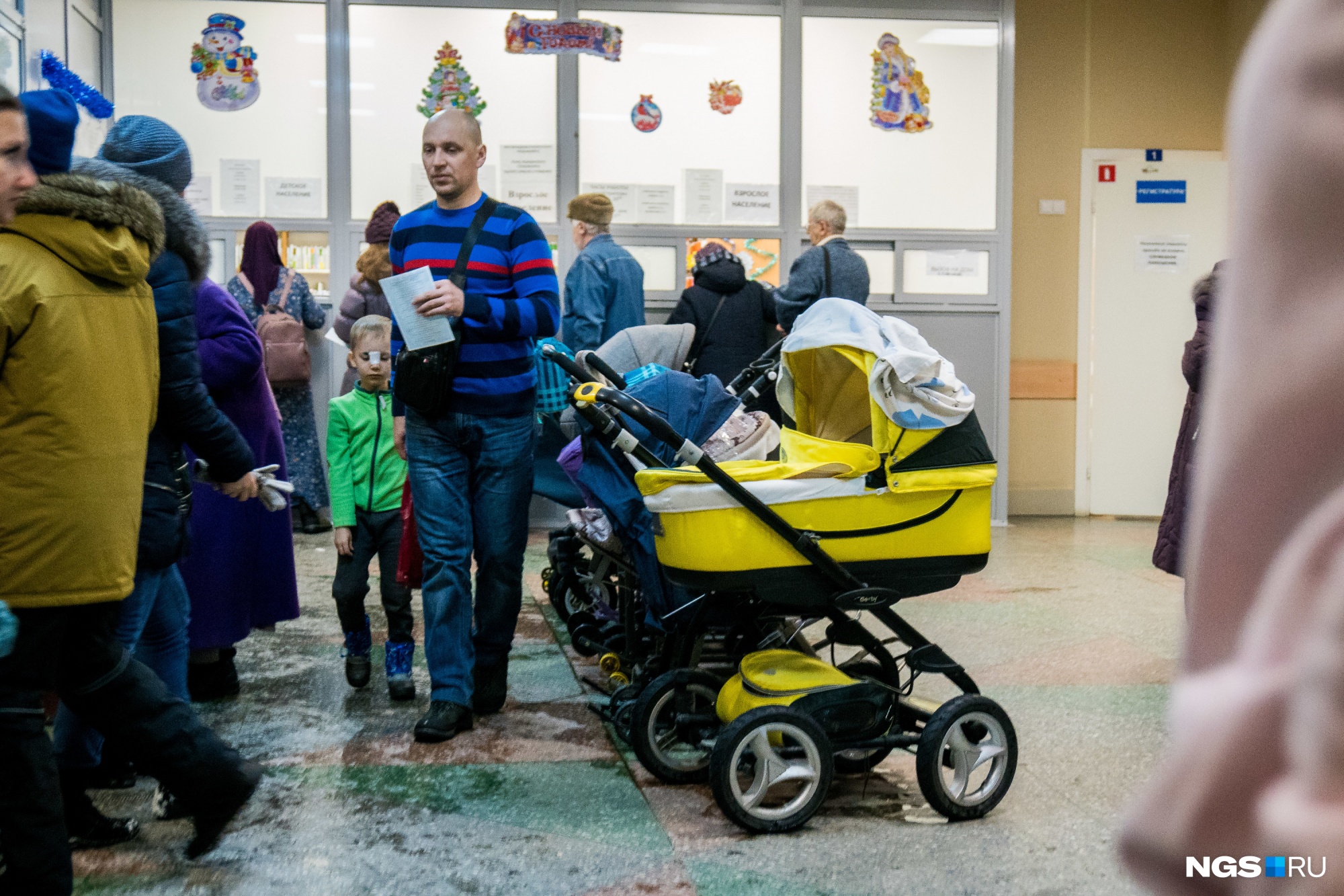 «Очереди там просто бешеные»: в поликлинике на МЖК — наплыв пациентов и конфликты в коридорах