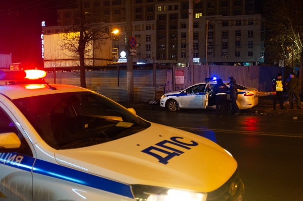 Предположительно, виновник аварии — Виктор Пильганов, сын генерала в отставке. Есть весомые поводы полагать, что это он сбил группу детей, находясь за рулём в нетрезвом виде<br> Предположительно, виновник аварии — Виктор Пильганов, сын генерала в отставке. Есть весомые поводы полагать, что это он сбил группу детей, находясь за рулём в нетрезвом виде<br>