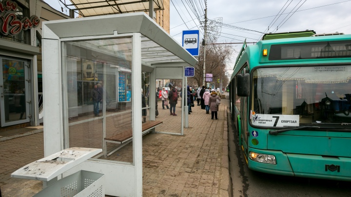 Современный троллейбус с безопасными дверьми и USB-портами для зарядки заказали в Красноярск