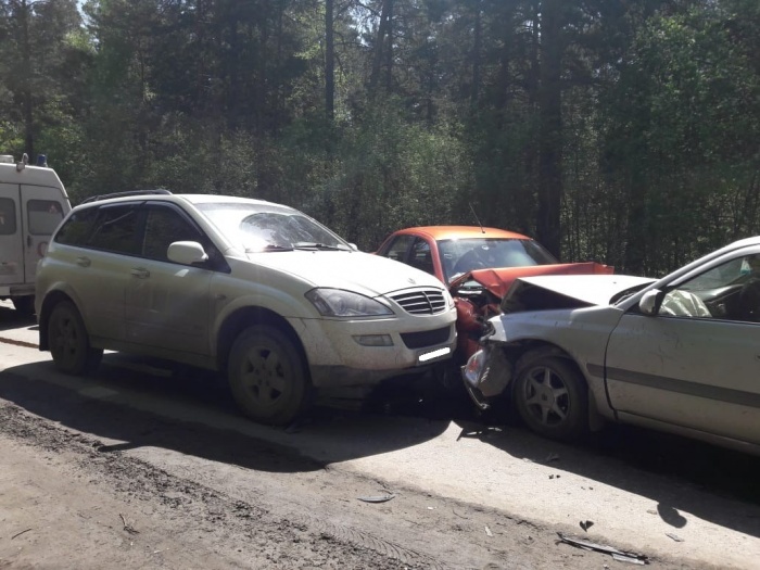 Автомобили сошлись в ДТП на улице Баганской Автомобили сошлись в ДТП на улице Баганской
