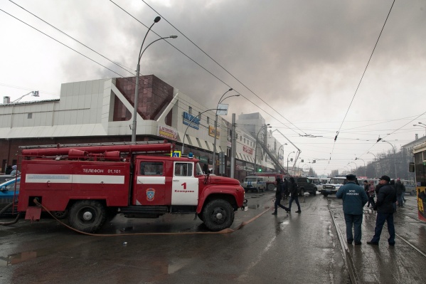 Пожар в ТЦ «Зимняя вишня» начался после обеда в воскресенье Пожар в ТЦ «Зимняя вишня» начался после обеда в воскресенье