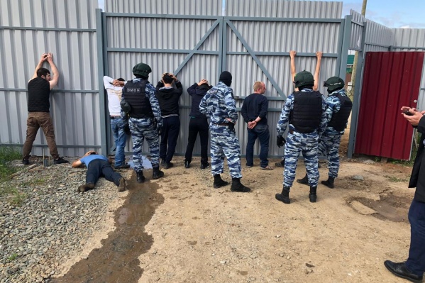 Сотрудники ФСБ и полиции задержали семерых работников Сотрудники ФСБ и полиции задержали семерых работников
