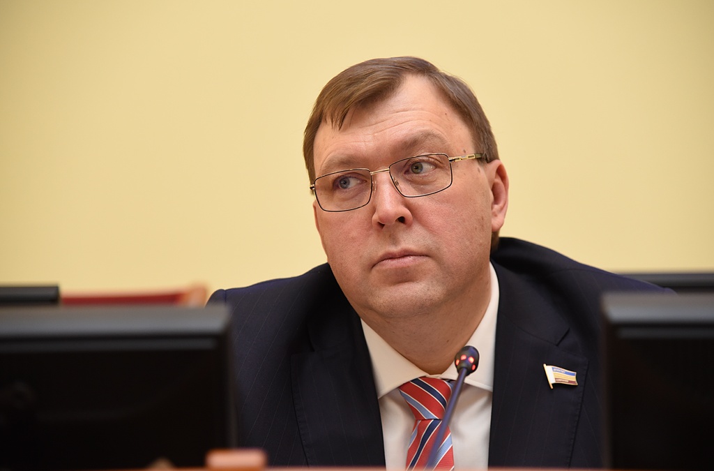 Знакомое лицо? Попробуйте угадать, кто это!
