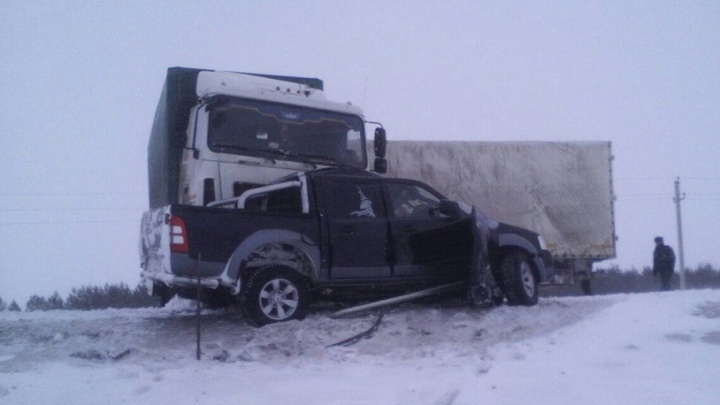 Смертельная авария на трассе в Башкирии: грузовик смял иномарку