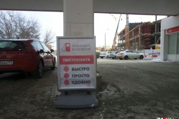 Владельцы автозаправки не хотят покидать удобное место с хорошей проходимостью Владельцы автозаправки не хотят покидать удобное место с хорошей проходимостью