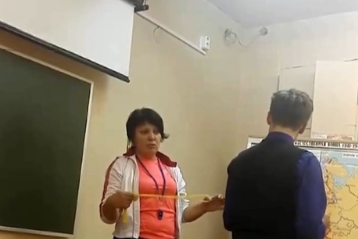 На видео учительница наказывает учеников седьмого класса