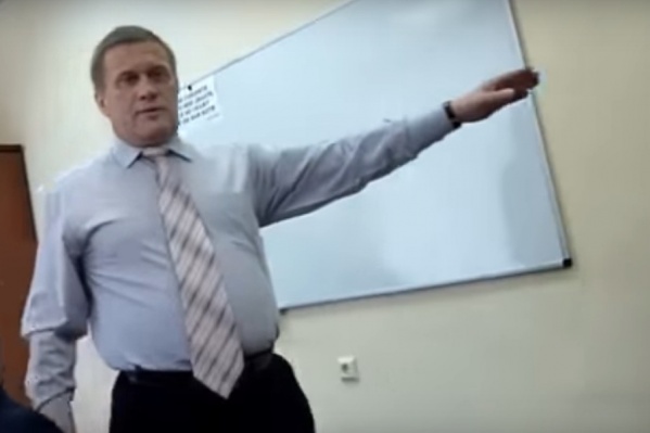 Михаил Размыслов — известная в Сарове одиозная личность. Его отец — бывший советник главы города, бывший директор «Международного научно-учебного центра «Экономика регионального развития»» Михаил Размыслов — известная в Сарове одиозная личность. Его отец — бывший советник главы города, бывший директор «Международного научно-учебного центра «Экономика регионального развития»»
