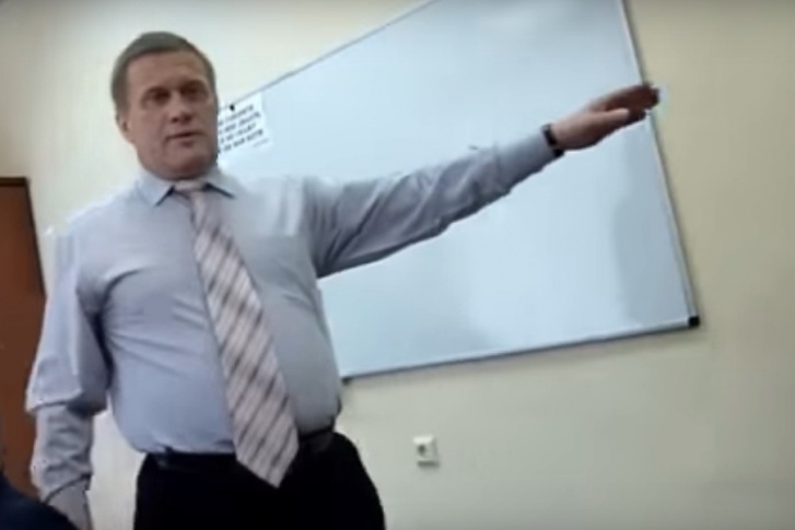 Михаил Размыслов — известная в Сарове одиозная личность. Его отец — бывший советник главы города, бывший директор «Международного научно-учебного центра «Экономика регионального развития»» Михаил Размыслов — известная в Сарове одиозная личность. Его отец — бывший советник главы города, бывший директор «Международного научно-учебного центра «Экономика регионального развития»»