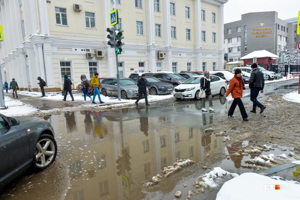 <a href="https://www.e1.ru/news/spool/news_id-66037468.html" target="_blank" class="_">Не успел в городе растаять снег, не успели высохнуть лужи</a>, как синоптики опять обещают снег и дождь <a href="https://www.e1.ru/news/spool/news_id-66037468.html" target="_blank" class="_">Не успел в городе растаять снег, не успели высохнуть лужи</a>, как синоптики опять обещают снег и дождь