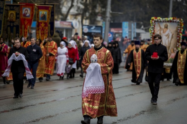 В нём участвуют священнослужители и прихожане В нём участвуют священнослужители и прихожане
