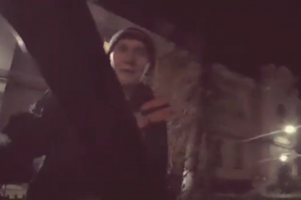 На видео сама драка не попала, доказать слова участников оно не может На видео сама драка не попала, доказать слова участников оно не может