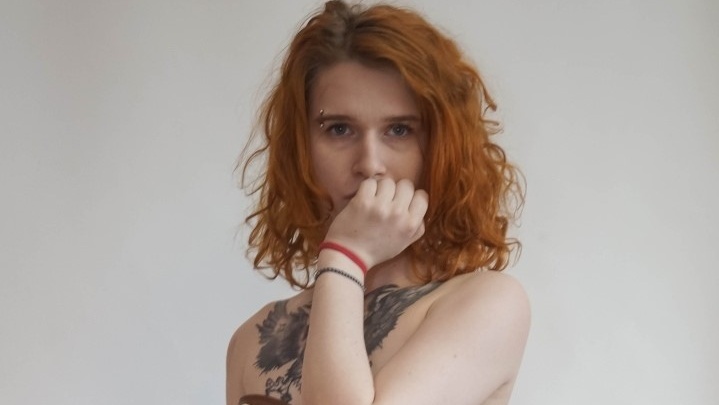 В Екатеринбурге пропала 19-летняя девушка с татуировкой во всю грудь