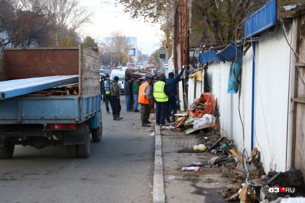Власти решили благоустроить участок на Авроре, где недавно снесли торговые ряды Власти решили благоустроить участок на Авроре, где недавно снесли торговые ряды