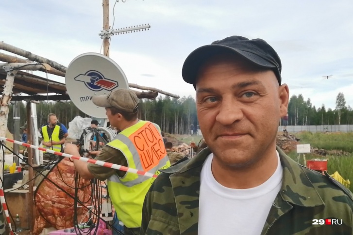 Эдуард Лужков провел две ночи в отделении полиции Эдуард Лужков провел две ночи в отделении полиции