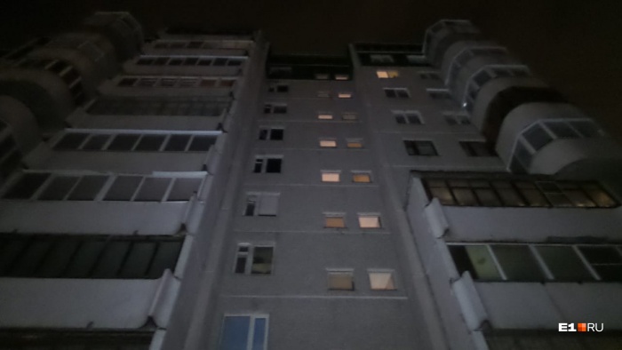Пожар произошел в доме на улице Крестинского Пожар произошел в доме на улице Крестинского