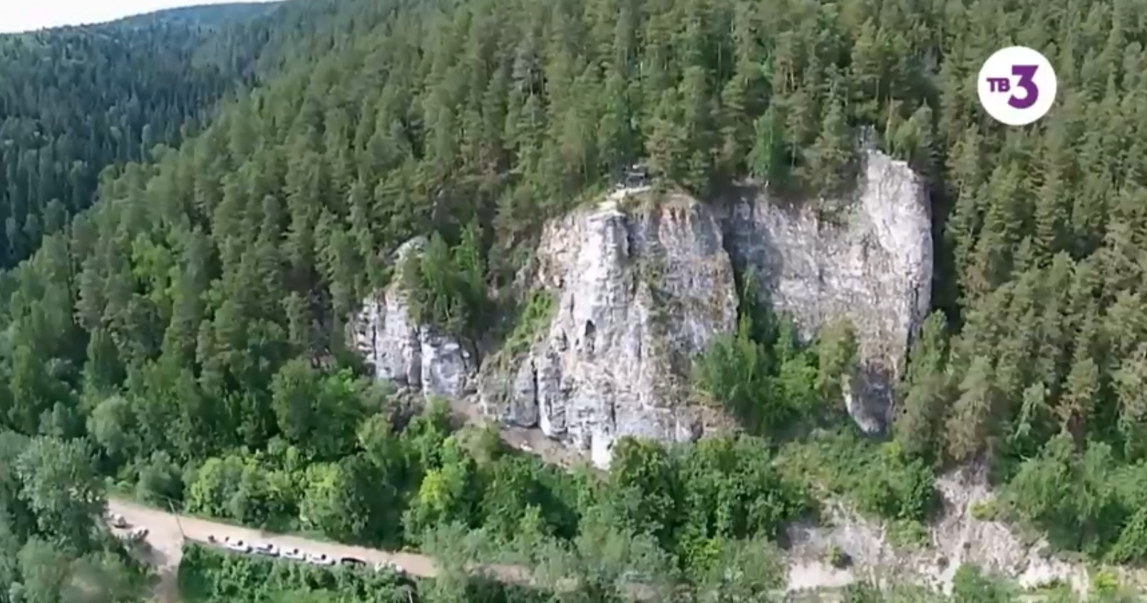 Это скала Ермак в Кунгурском районе, недалеко от этого места и пропала Катя девять лет назад — 12 июня 2010 года Это скала Ермак в Кунгурском районе, недалеко от этого места и пропала Катя девять лет назад — 12 июня 2010 года