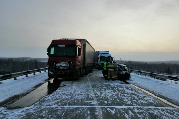 Кадры с места второй аварии, где погибли дети Кадры с места второй аварии, где погибли дети