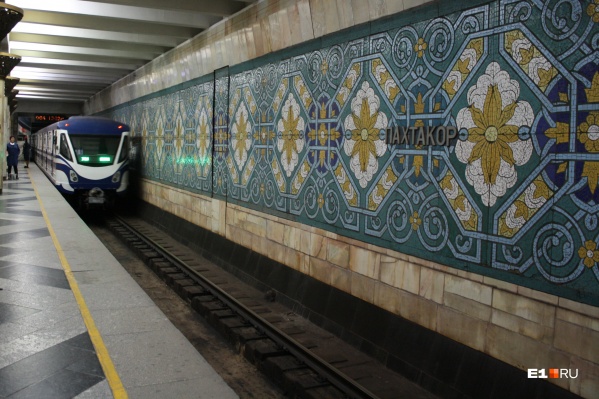 В метро Ташкента не знаешь, чем любоваться — узорами на стенах или новыми электропоездами В метро Ташкента не знаешь, чем любоваться — узорами на стенах или новыми электропоездами