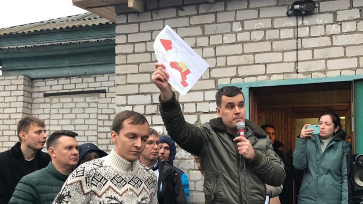«Покажите свои паспорта!»: на публичных слушаниях о застройке в Заволжском районе разгорелся скандал
