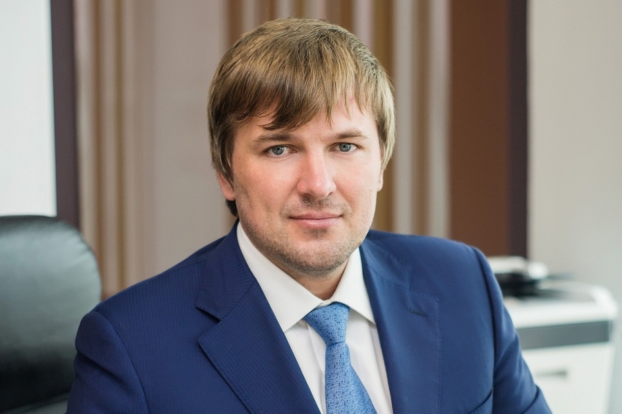 Руслан Власов пришёл в Новосибирскавтодор из СИБЭКО и проработал в дорожной компании полгода 