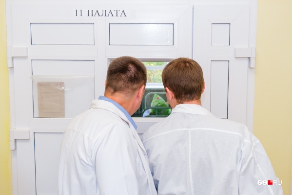 Из некоторых палат постепенно начали переносить койки и переводить пациентов Из некоторых палат постепенно начали переносить койки и переводить пациентов