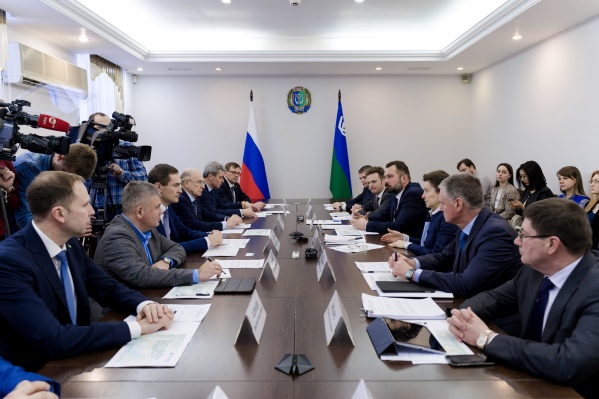 Финансисты и чиновники считают новые соглашения принципиально важными для будущего округа Финансисты и чиновники считают новые соглашения принципиально важными для будущего округа 