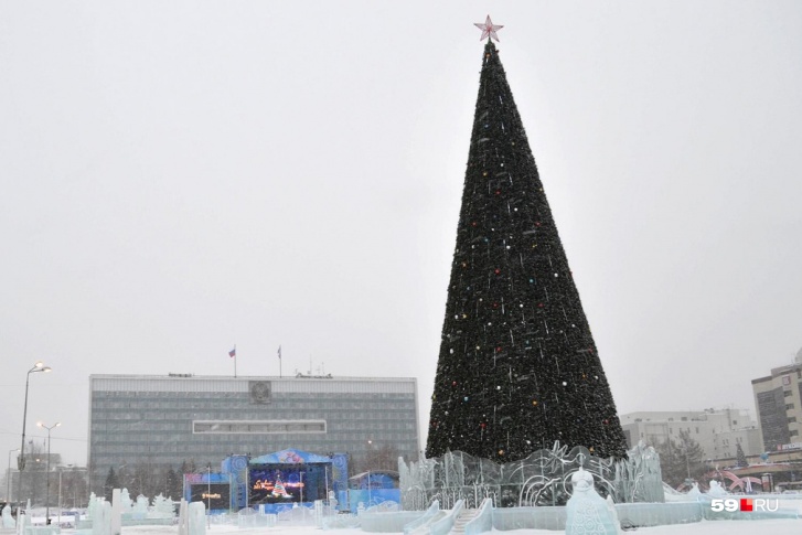 В этом году главный ледовый городок Перми переедет от Заксобрания. Его построят перед Театром-Театром В этом году главный ледовый городок Перми переедет от Заксобрания. Его построят перед Театром-Театром