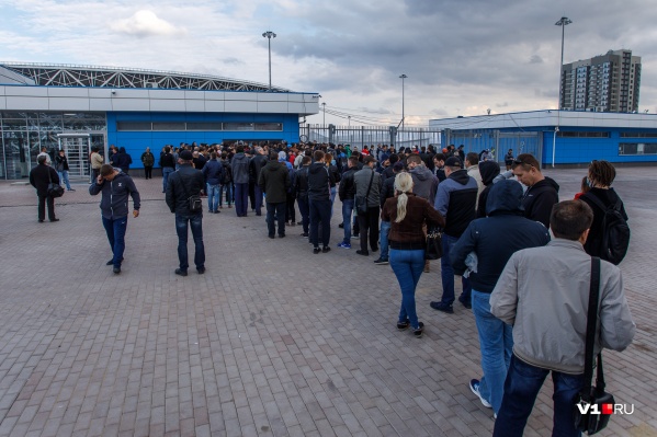 Выстояв очередь, билет со скидкой не купишь Выстояв очередь, билет со скидкой не купишь 