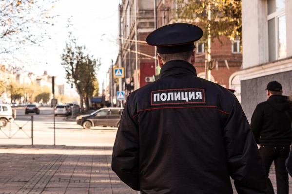 Девочка вместе с тётей торговала одеждой в Заволжском районе Ульяновска Девочка вместе с тётей торговала одеждой в Заволжском районе Ульяновска