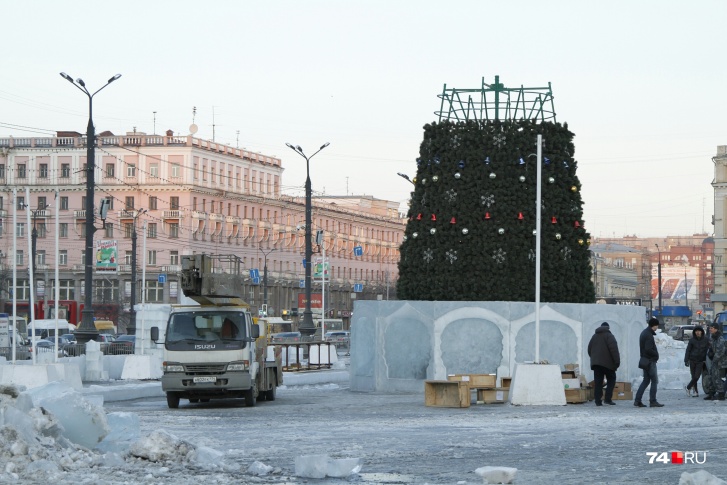 Простоит ледовый городок два месяца — до 28 февраля Простоит ледовый городок два месяца — до 28 февраля