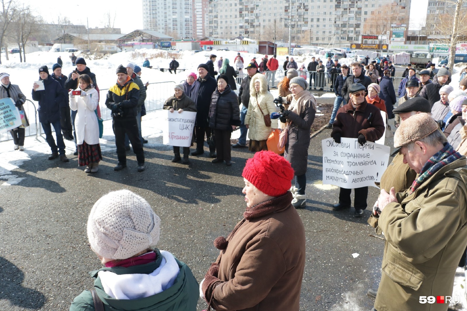 На митинг собралось около 70 человек На митинг собралось около 70 человек