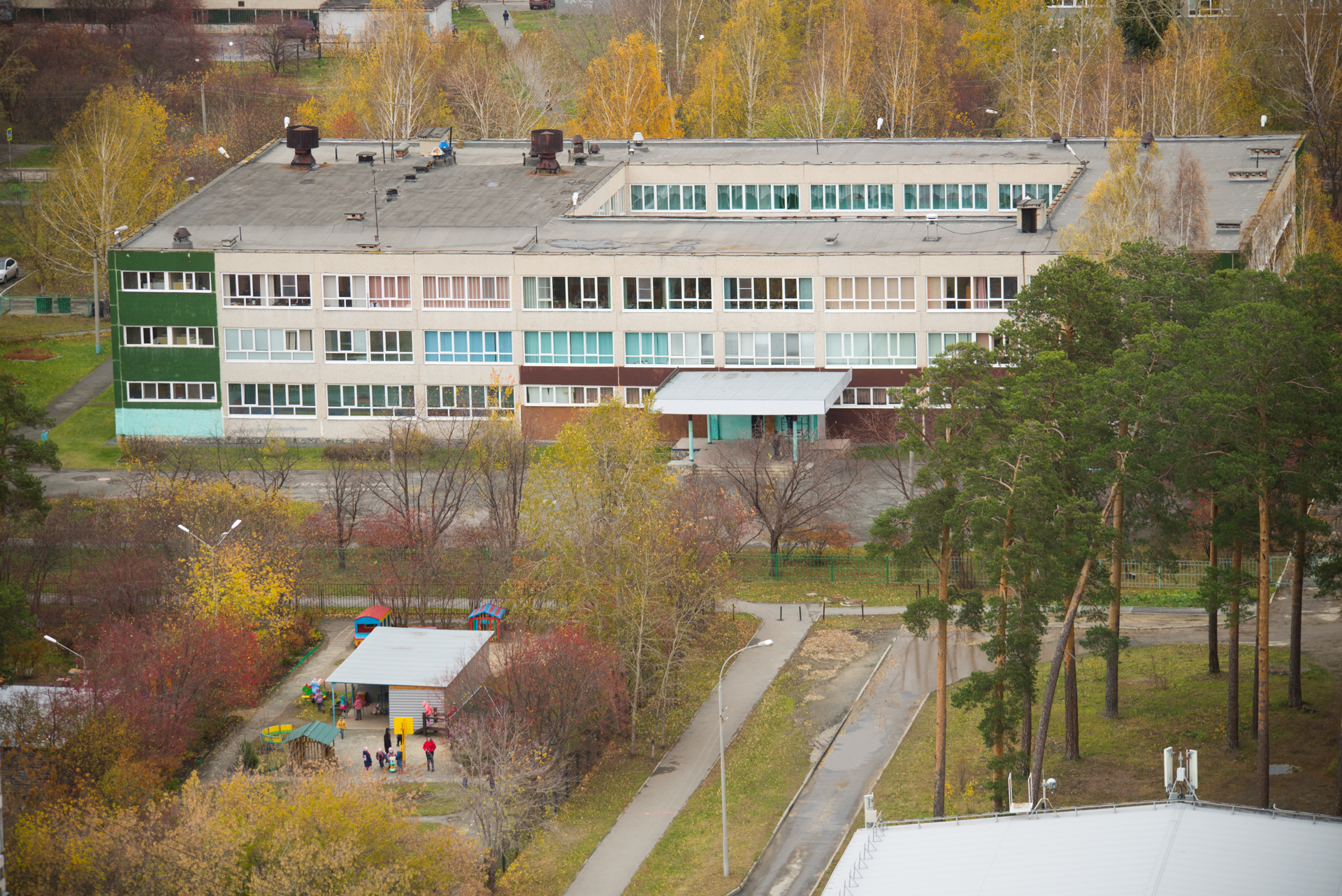 До школы рукой подать До школы рукой подать
