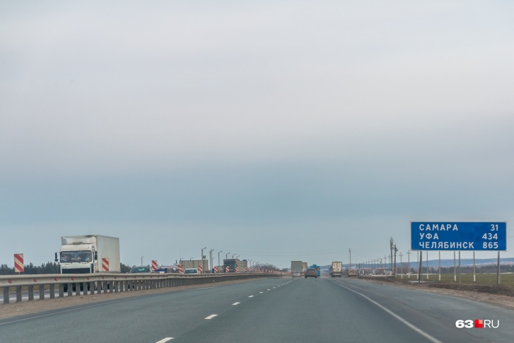 Молодые люди покинули Самарскую область автостопом