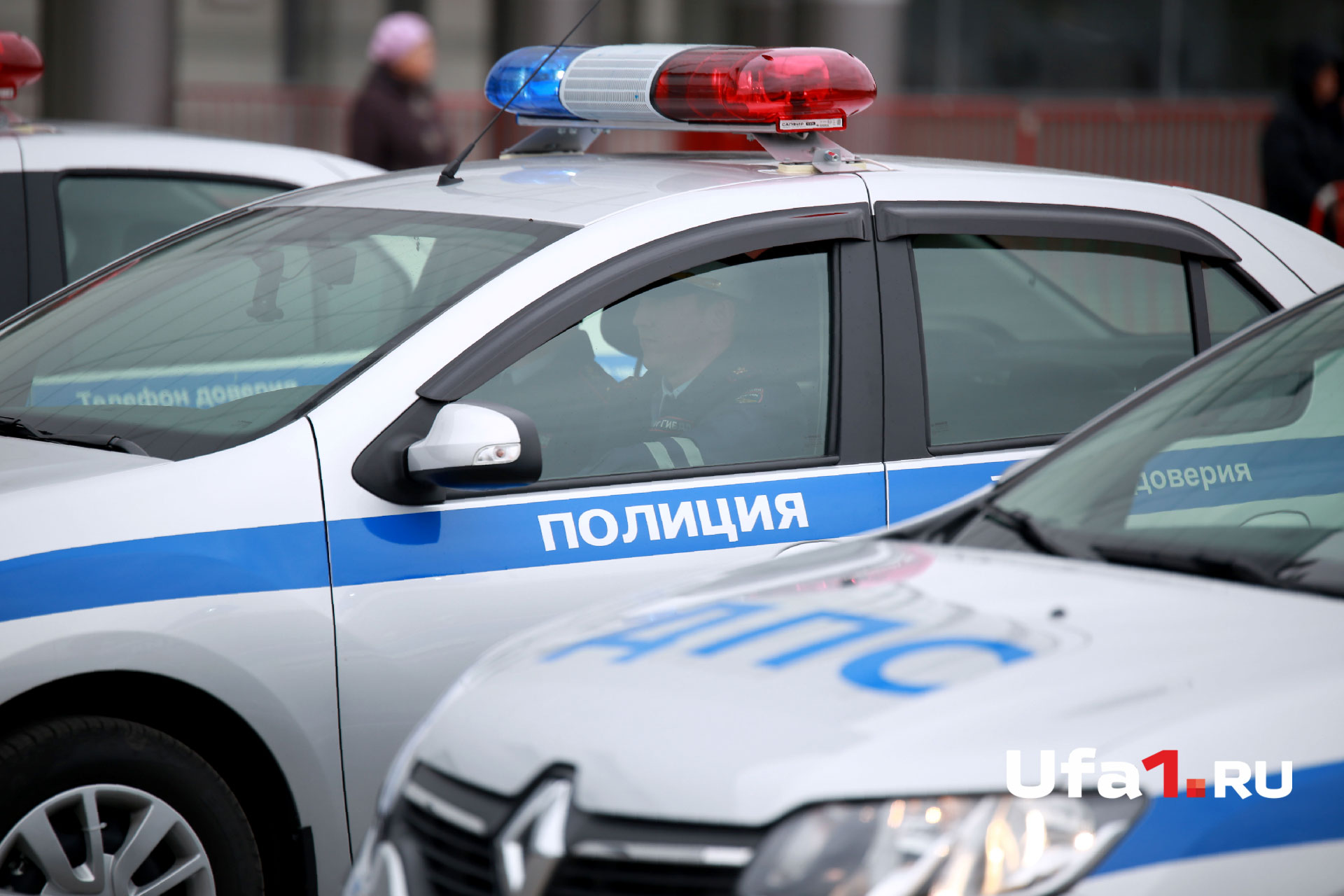На место происшествия выехали дорожные полицейские На место происшествия выехали дорожные полицейские
