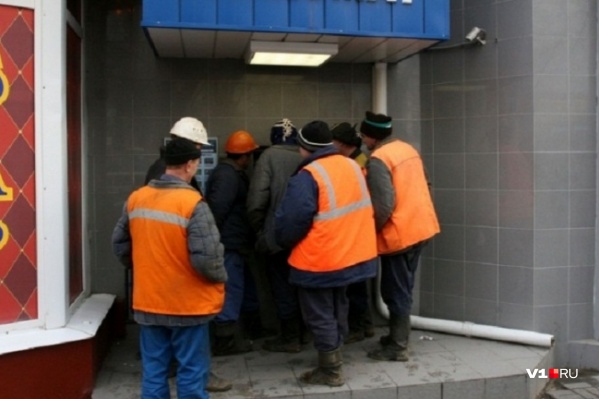 Стать самозанятыми предлагают грузчикам и уборщикам Стать самозанятыми предлагают грузчикам и уборщикам