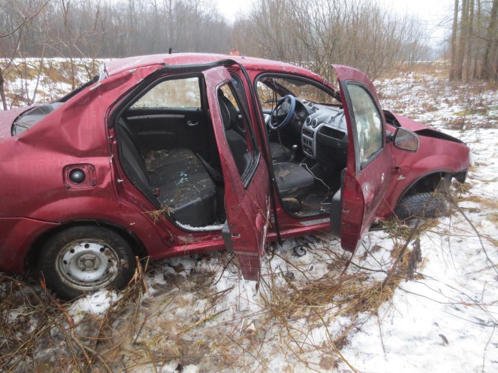 Машина перевернулась: в Ярославской области в ДТП пострадал молодой мужчина