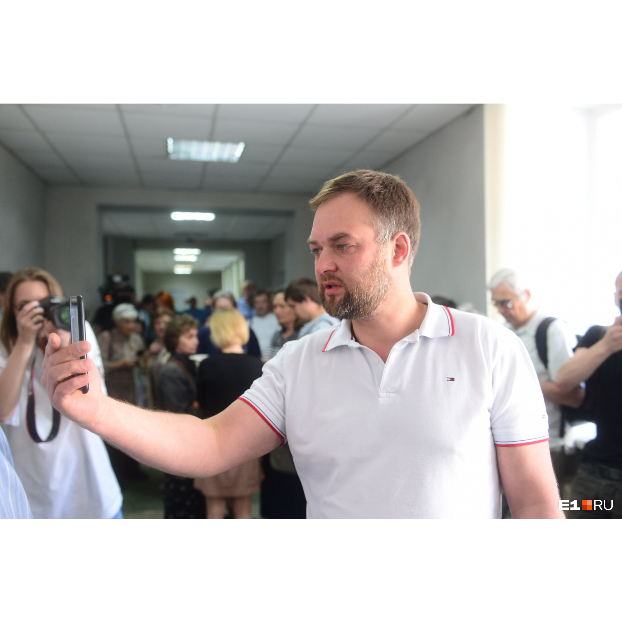 Он вел онлайн-трансляцию в свои соцсети Он вел онлайн-трансляцию в свои соцсети