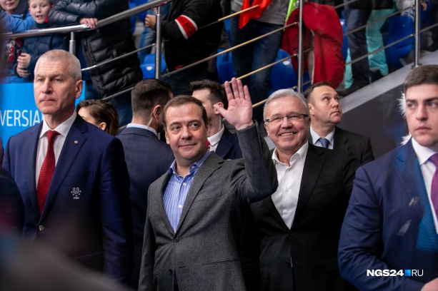 Кортеж Дмитрия Медведева засняли на дороге в аэропорт