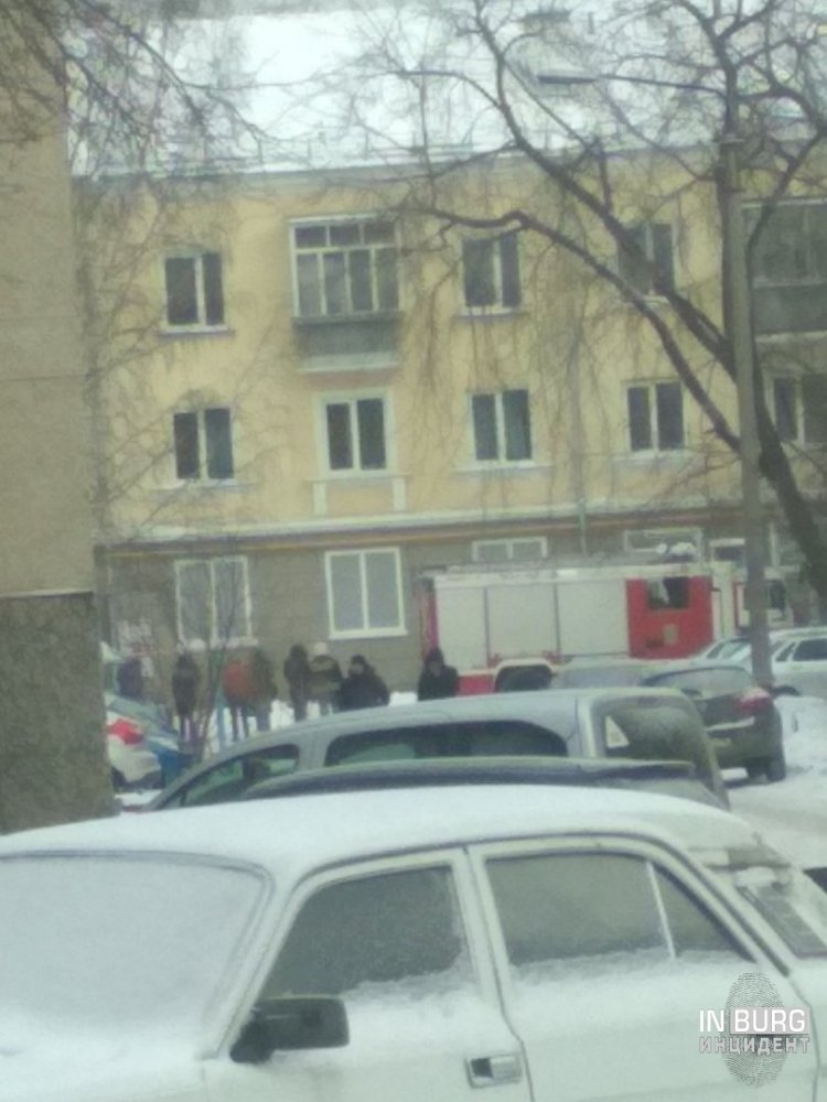 В Екатеринбурге эвакуируют людей из школ, больниц и офисных зданий: онлайн «минирования» города