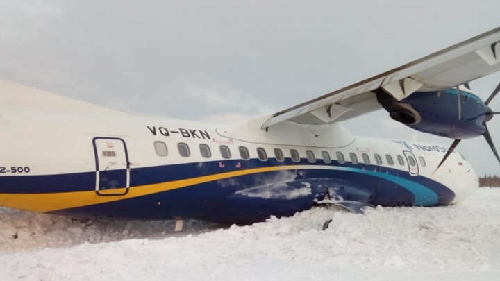 Самолет авиакомпании Nordstar из-за поломки шасси выкатился за взлетную полосу