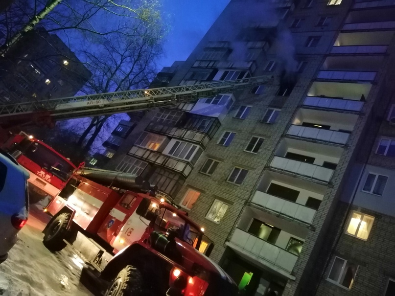 Из-за пожара в многоэтажке эвакуировали людей
