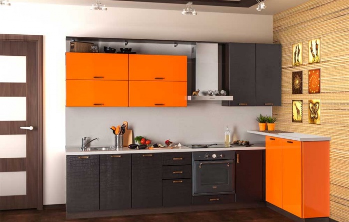 Кстати, кухонные гарнитуры комплектуются фурнитурой Hettiсh или Blum, надёжными доводчиками и механизмами Senso, Aventos и других известных брендов. Это становится гарантией высокого качества и долговечности.