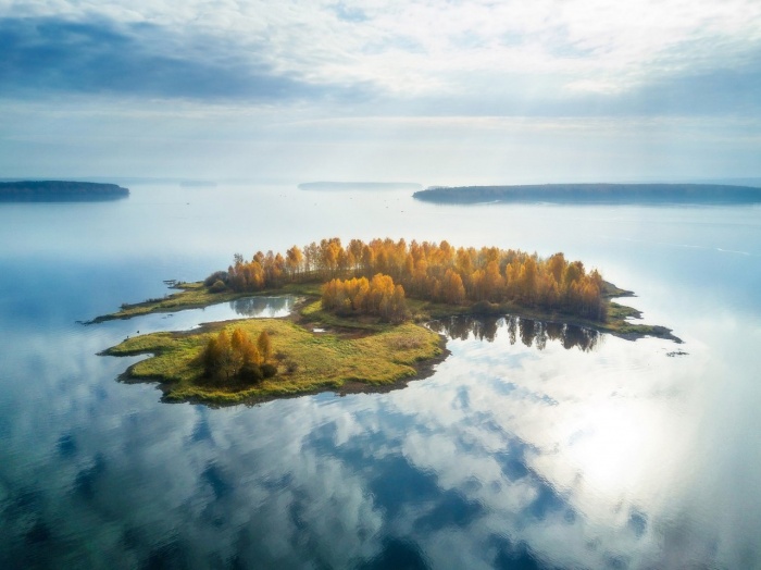 Тот самый парящий остров на Волчихинском водохранилище Тот самый парящий остров на Волчихинском водохранилище