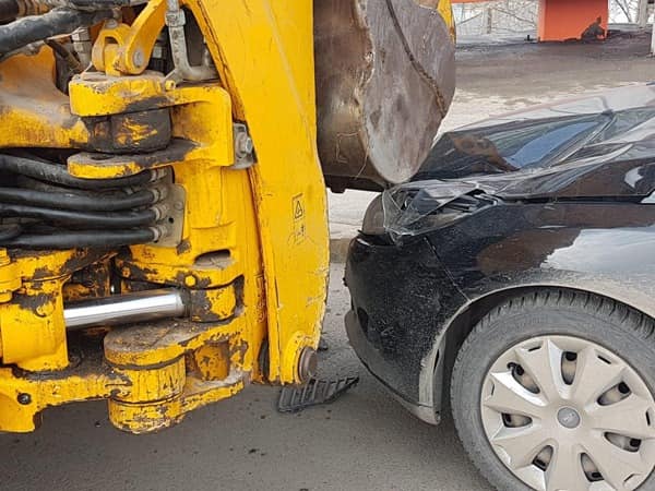 Водитель Ford Focus сбил двух дорожников на трассе Уфа — Оренбург