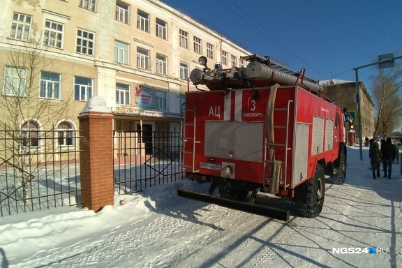 Подросток сейчас находится под подпиской о невыезде Подросток сейчас находится под подпиской о невыезде 