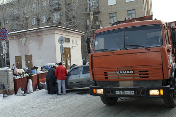 Для того чтобы вывезти весь мусор из двухкомнатной квартиры, потребовалось четыре машины Для того чтобы вывезти весь мусор из двухкомнатной квартиры, потребовалось четыре машины